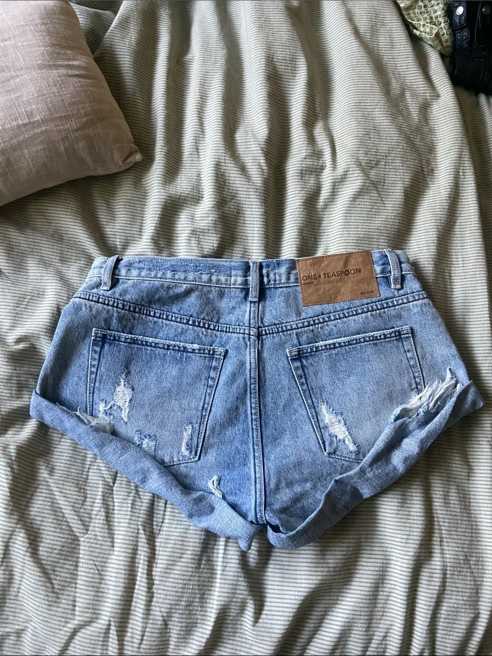 One Teaspoon Vintage Light Blue Denim Rolled-Hem Shorts